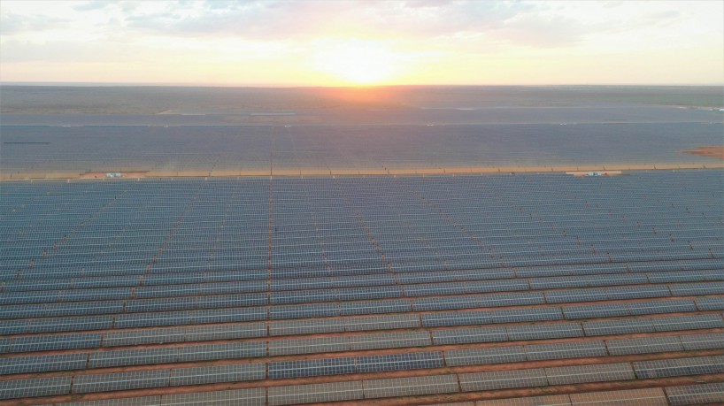 Complexo Solar Alex, no limite entre Limoeiro do Norte e Tabuleiro do Norte (CE), ocupa 8,3 km2 de área e pode fornecer energia para 970 mil residências.